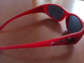 Gafas de sol de Rayo McQueen de segunda mano por 5 EUR en Málaga en WALLAPOP