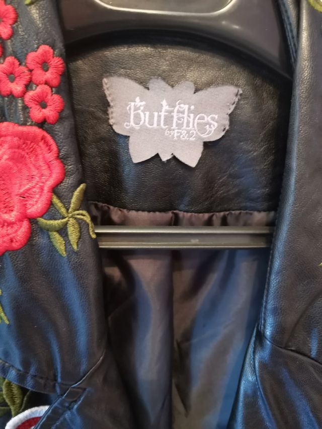 cazadora polipiel bordados floral