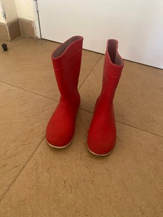 Botas de agua Tribord de segunda mano por 3 EUR en Villanueva de la Cañada  en WALLAPOP