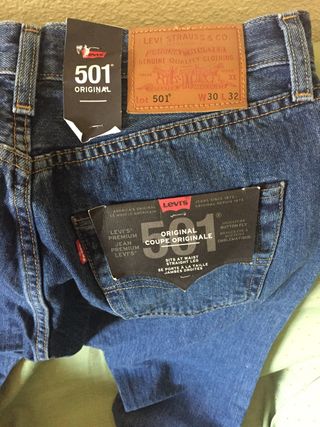 A ESTRENAR !!!Pantalon vaquero LEVIS 501 Caballero de segunda mano por 50  EUR en Alcorcón en WALLAPOP
