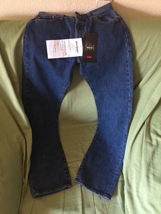 A ESTRENAR !!!Pantalon vaquero LEVIS 501 Caballero de segunda mano por 50  EUR en Alcorcón en WALLAPOP