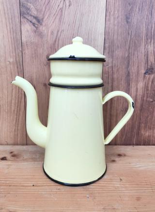 Cafetera o tetera de porcelana esmaltada, vintage. de segunda mano por 30  EUR en Padul en WALLAPOP