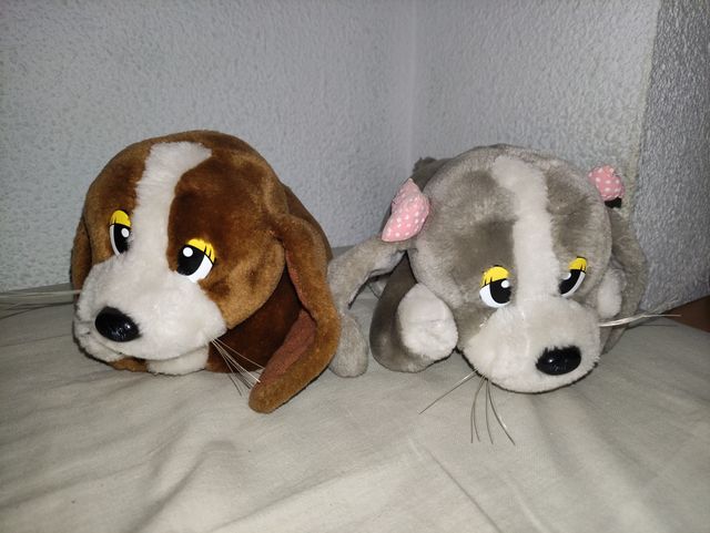 Pareja de peluches enamorados.