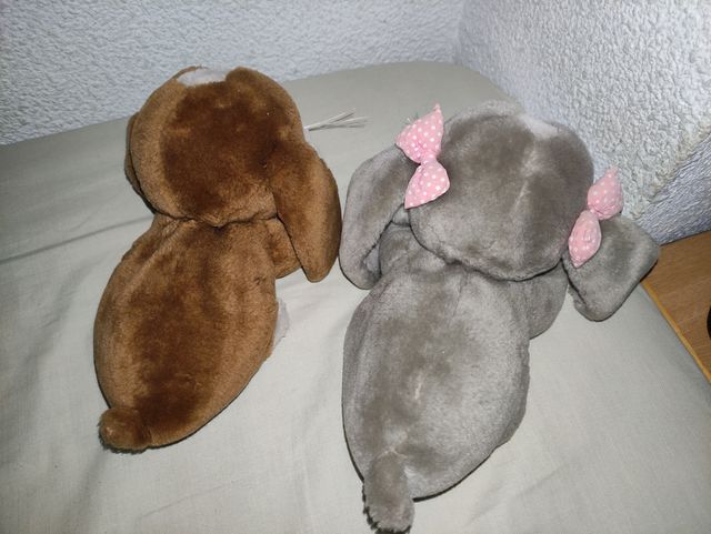 Pareja de peluches enamorados.