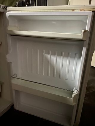 Minibar. Nevera pequeña de segunda mano por 50 € en Madrid en WALLAPOP