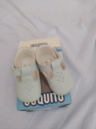 Calzado bebe. talla 18 de segunda mano por 9 EUR en Chiclana de la Frontera  en WALLAPOP