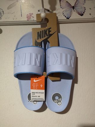 Chancla Nike benassi azul claro talla 39 de segunda mano por 30 EUR en  Alicante en WALLAPOP