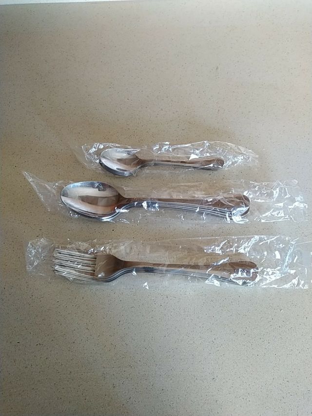 Lote 15 cubiertos para 5 comensales a estrenar