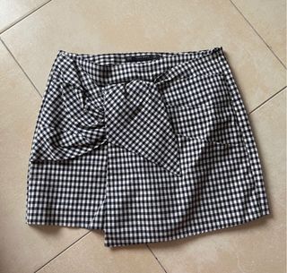 Falda pantalón mini vichy Zara de segunda mano por 12 EUR en Barcelona en  WALLAPOP