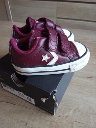 Bebé converse talla 19 de segunda mano por 10 EUR en Madrid en WALLAPOP
