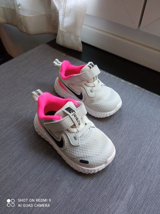 Zapatillas niña Nike número 21 de segunda mano por 9 EUR en Durango en  WALLAPOP