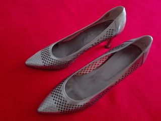 ZAPATOS PLATA de segunda mano por 10 EUR en Madrid en WALLAPOP