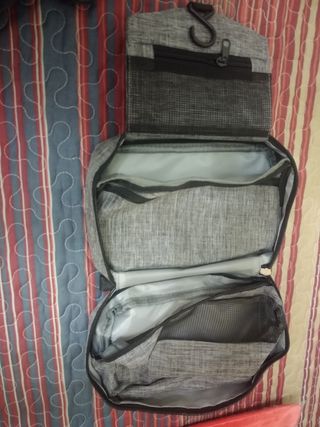 NECESER VIAJE PRIVATA NUEVO de segunda mano por 7 EUR en Ansoáin en WALLAPOP