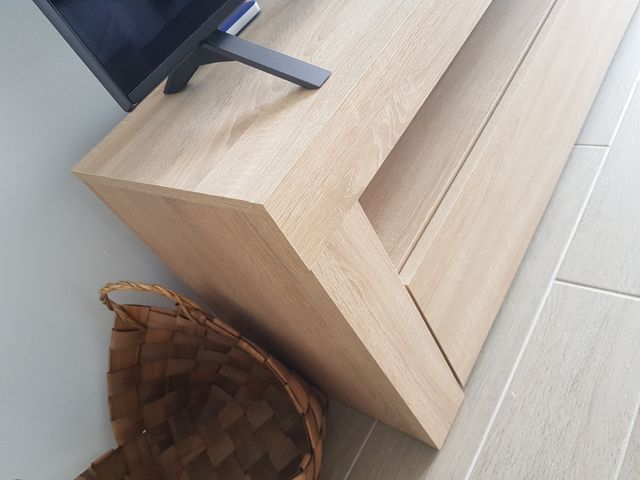 Mueble de TV roble a estrenar de segunda mano por 60 € en Málaga en