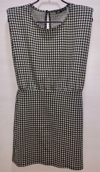 Vestido con hombreras cuadro vichy de segunda mano por 12 EUR en  Fuenlabrada en WALLAPOP