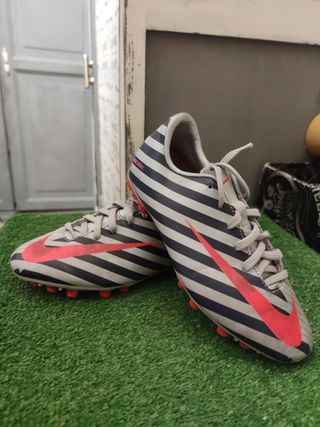 Zapatillas tacos futbol Nike mercurial 37,5 de segunda mano por 5 EUR en  Carbajosa de la Sagrada en WALLAPOP