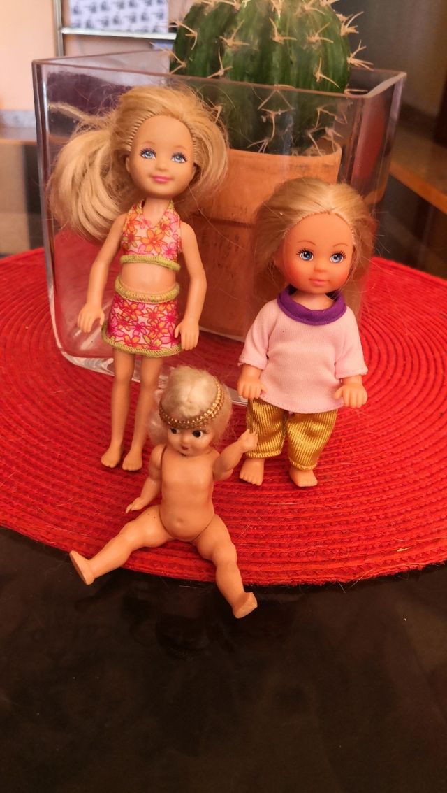 Lote tres muñequitas 9€