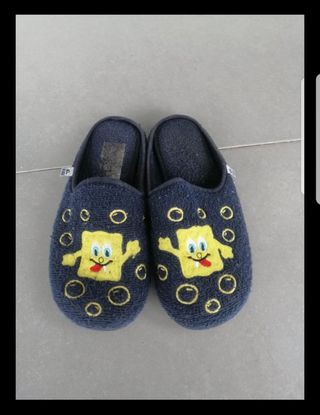Zapatillas de casa de Bob esponja. N. 31 de segunda mano por 3 EUR en  Bilbao en WALLAPOP