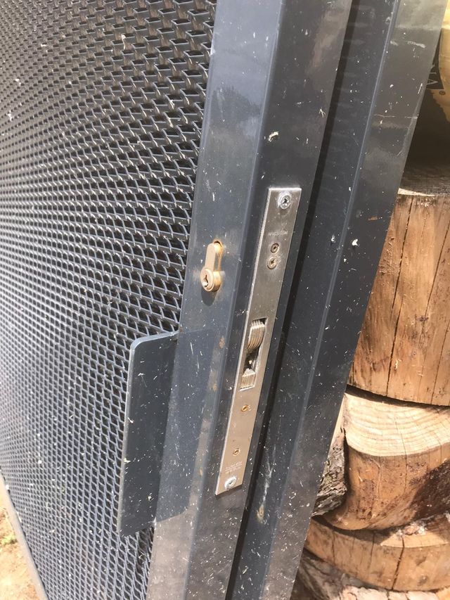 Puerta garaje corredera de segunda mano por 800 € en Villaviciosa de