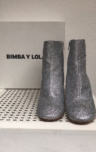 Botines plateados de tacón Bimba y Lola de segunda mano por 50 EUR en  Barcelona en WALLAPOP