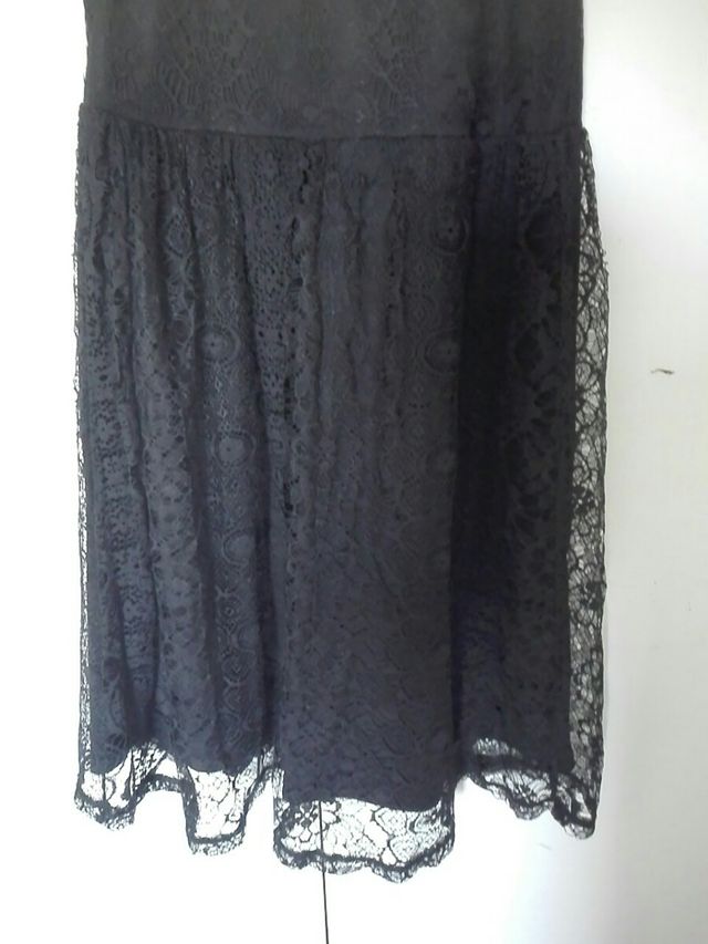 Vestido negro con encaje y forro