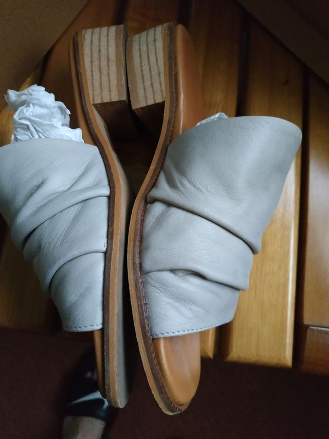 Mules piel tacón bajo