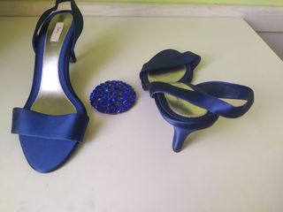 Estas sandalias de Zara apenas tienen tacón, pero hacen efecto pierna  infinita