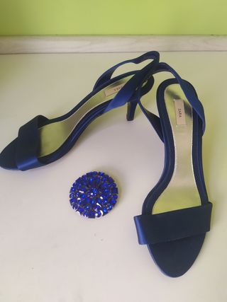 Sandalias tacón azules Zara sin usar de segunda mano por 10 EUR en Bilbao  en WALLAPOP