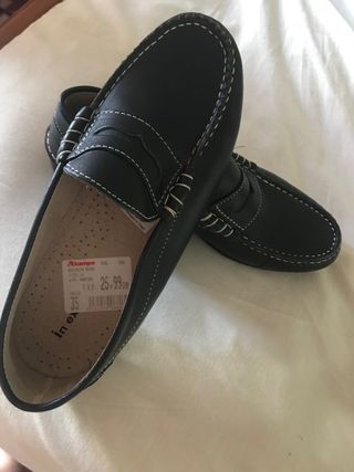 Mocasines Niño de segunda mano por 10 EUR en Vilafamés en WALLAPOP