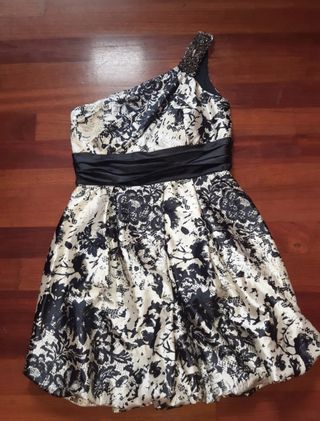 Vestidos Formula Joven de segunda mano por 30 EUR en Bilbao en WALLAPOP
