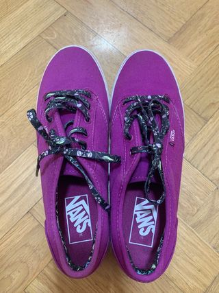 Zapatillas Vans mujer de segunda mano por 10 EUR en Coslada en WALLAPOP