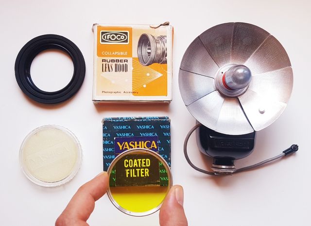 Yashica TL Electro + flash, filtro, macro, parasol