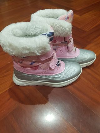 Botas nieve niña 34 de segunda mano por 8 EUR en Palencia en WALLAPOP