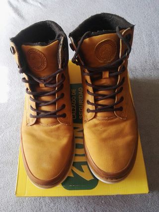 Botas de Montaña Pull \u0026amp; Bear. N°45 de segunda mano por 25 EUR en  Segovia en WALLAPOP