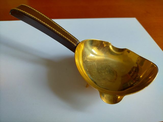 Antiguo CENICERO con forma de sartén / cazo