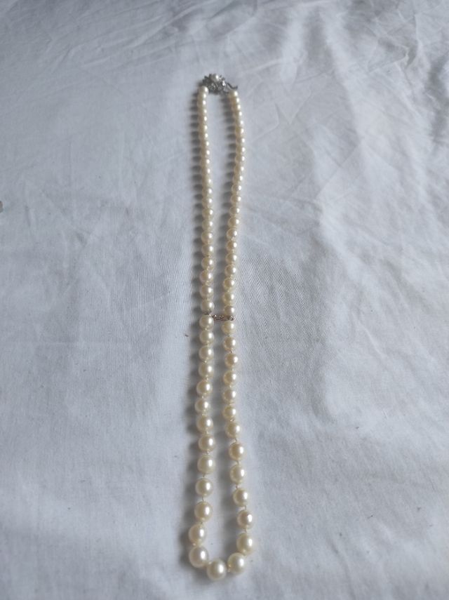 Collar perlas naturales y oro blanco.