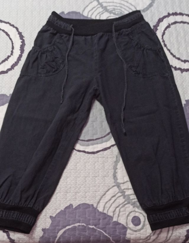 Pantalón pirata negro, talla 36