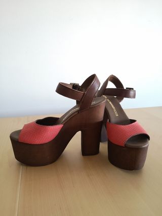 Sandalias Alpe tacón con plataforma de segunda mano por 20 EUR en El  Vendrell en WALLAPOP