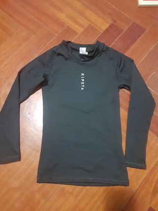 Camiseta termica futbol kipsta talla 7\\/8 años. de segunda mano por 4 EUR  en Cistérniga en WALLAPOP