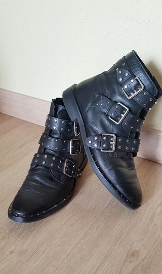 Botin tachas Stradivarius, PIEL. Talla 38 de segunda mano por 11 EUR en  Reinosa en WALLAPOP