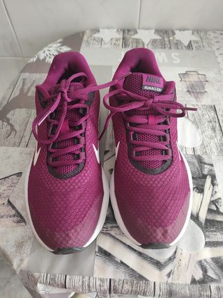 Zapatillas Nike mujer de segunda mano por 18 EUR en Madrid en WALLAPOP