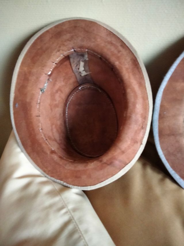 Sombreros de cuero tipo cowboy