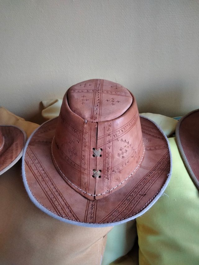 Sombreros de cuero tipo cowboy