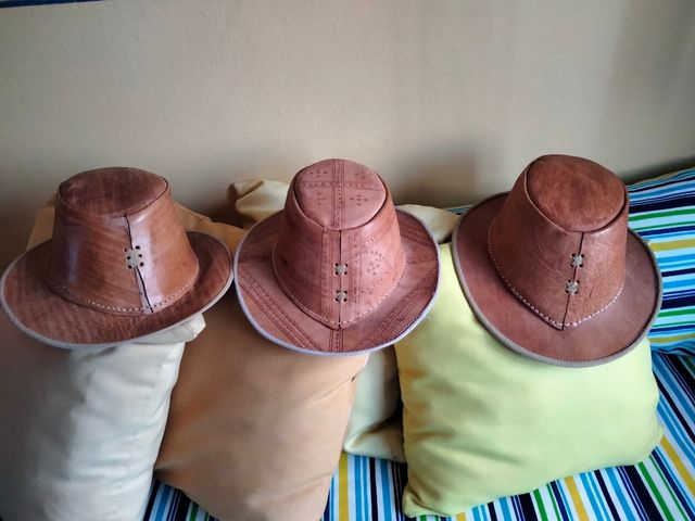 Sombreros de cuero tipo cowboy