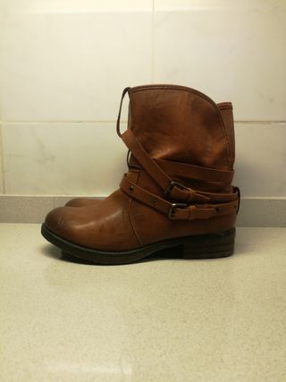 Botas veganas nuevas de segunda mano por 15 EUR en Barcelona en WALLAPOP