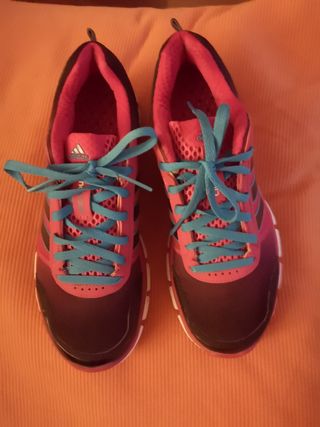 Zapatillas Adidas señora de segunda mano por 36 EUR en Murcia en WALLAPOP
