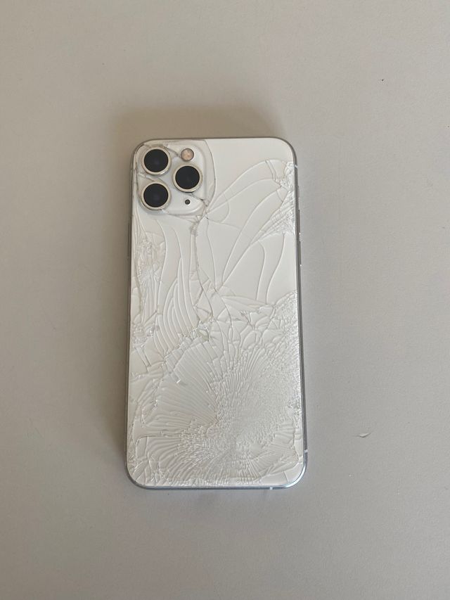 Reparación cristal trasero Iphone