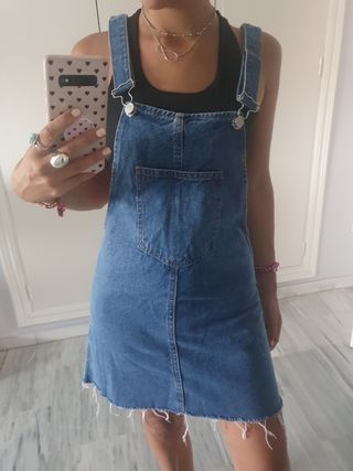 Peto vaquero Stradivarius de segunda mano por 6 EUR en Alcalá de Guadaíra  en WALLAPOP