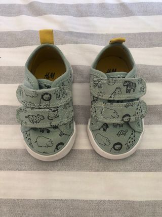 Zapatillas verano bebé de segunda mano por 15 EUR en Villanueva de la  Cañada en WALLAPOP