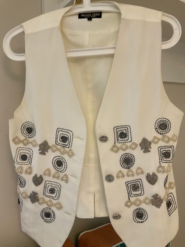 CHALECO VINTAGE Y MUY ACTUAL